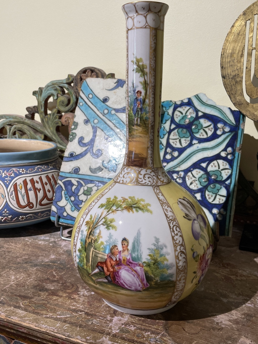 Bouteille en porcelaine de saxe
