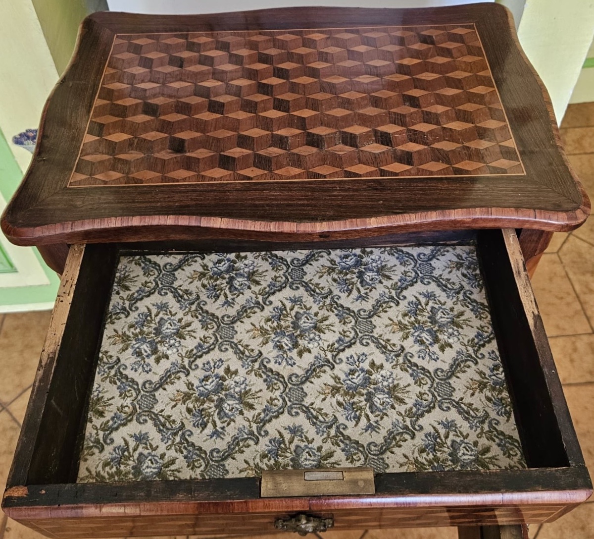 Small Transition-style Marquetry Chest Of Drawers -photo-1