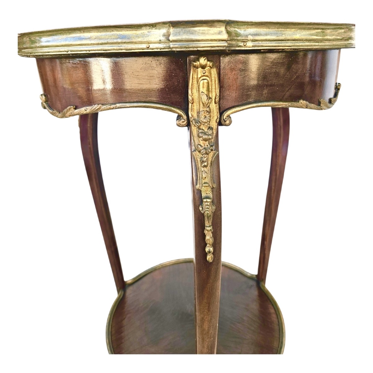 Guéridon de style Louis XV en placage marbre brèche et bronzes dorés –-photo-3