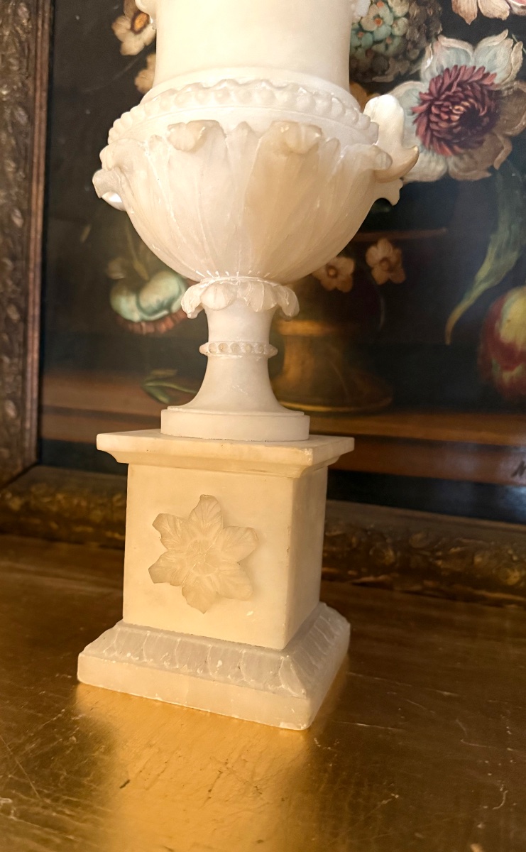 Pair Of Carved Alabaster Medici Vases – Neoclassical Style / Grand Tour – Late 19th Century.-photo-2