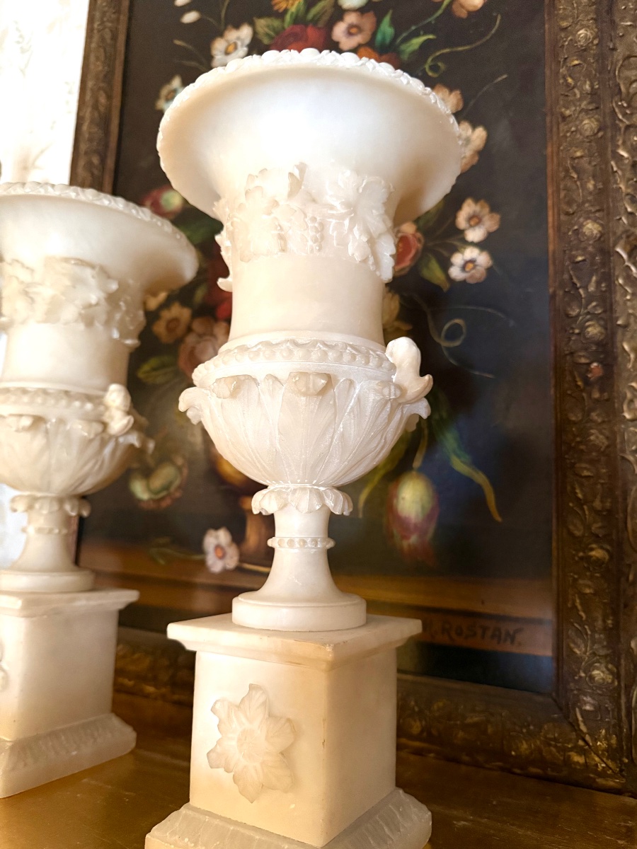 Pair Of Carved Alabaster Medici Vases – Neoclassical Style / Grand Tour – Late 19th Century.-photo-4