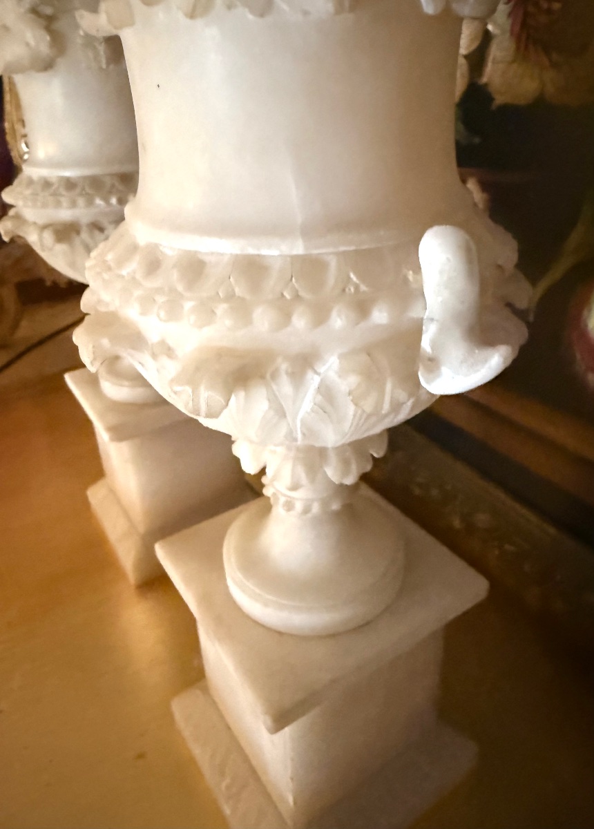 Pair Of Carved Alabaster Medici Vases – Neoclassical Style / Grand Tour – Late 19th Century.-photo-8