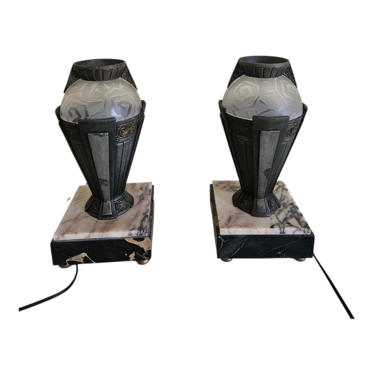 Paire de Lampes Veilleuses Art Déco – Marbre, métal et Verre Dépoli-photo-2