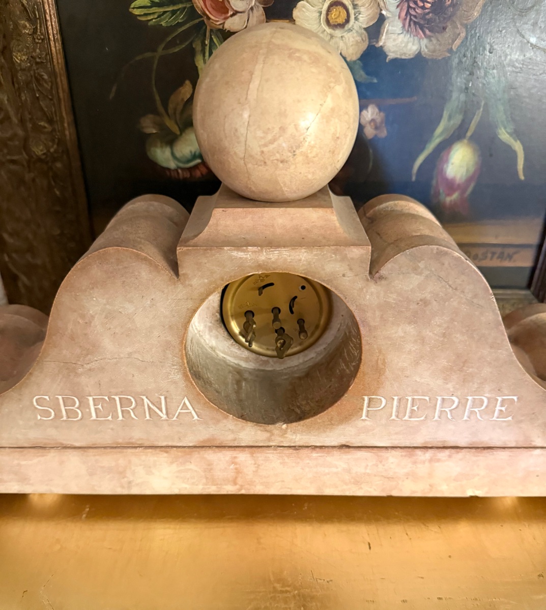 Pendule  en pierre sculptée Signée “SBERNA PIERRE”-photo-1