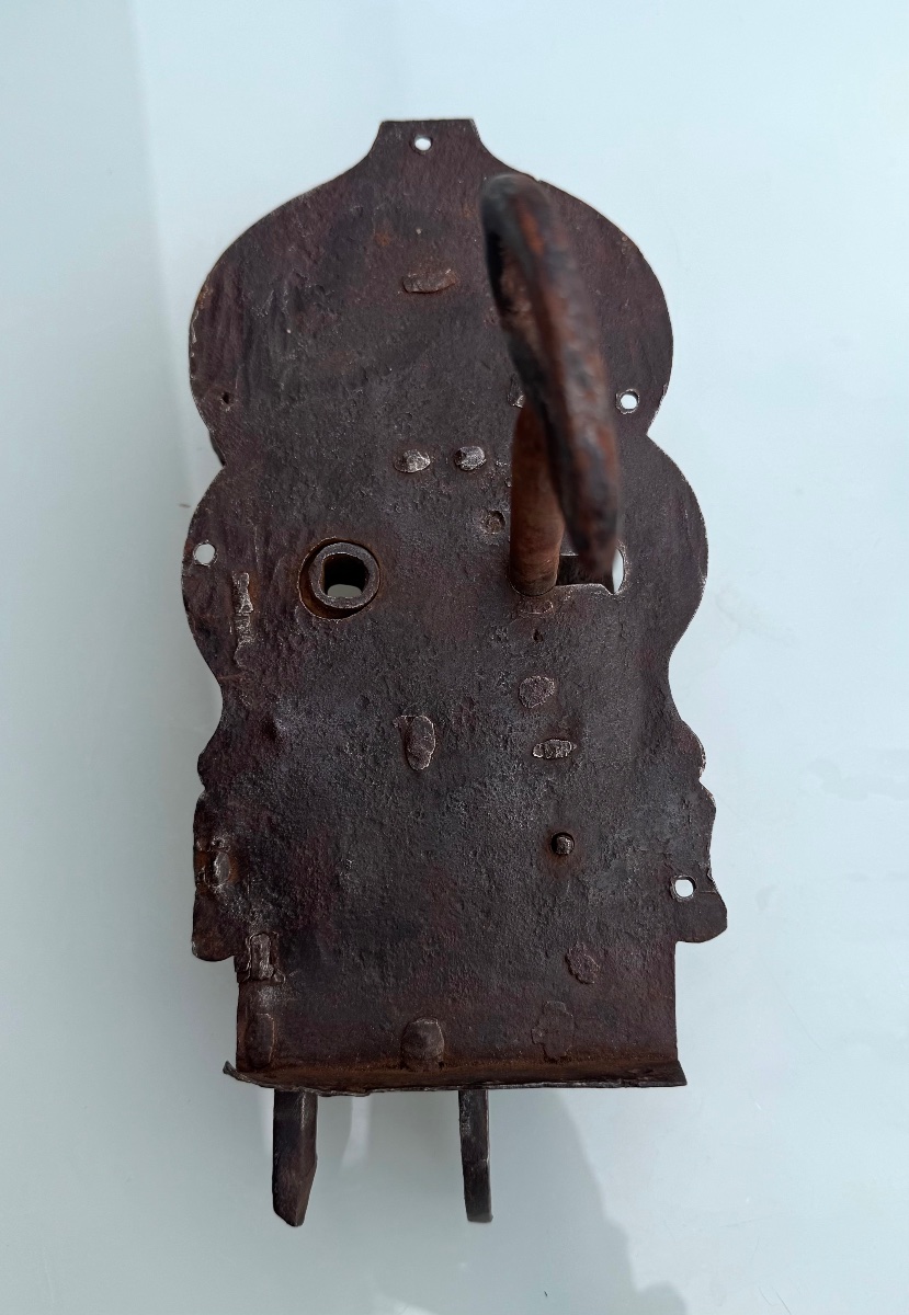 Grande serrure en fer forgé avec sa clé Ép. XVIIe / XVIIIe siècle-photo-1