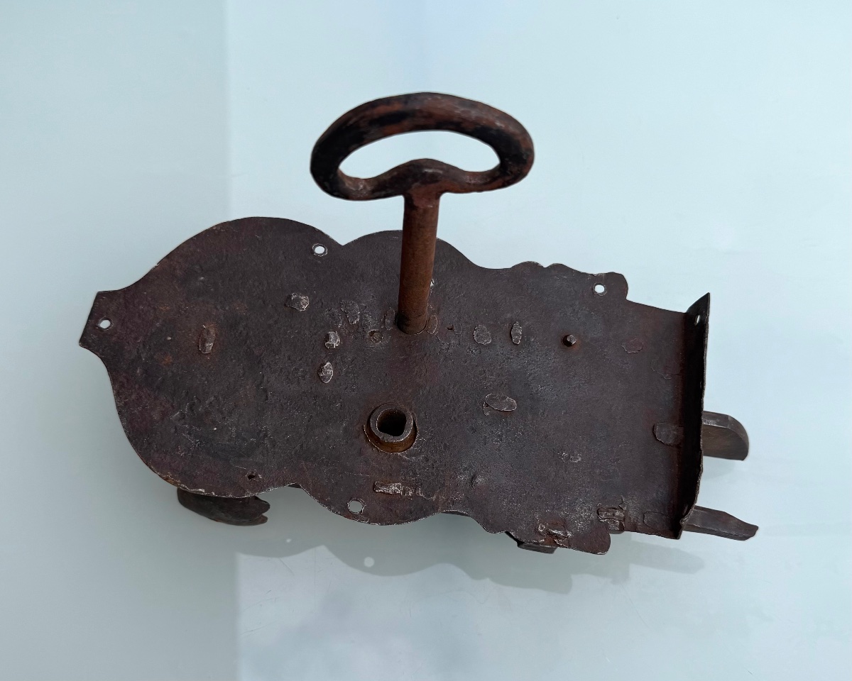 Grande serrure en fer forgé avec sa clé Ép. XVIIe / XVIIIe siècle-photo-2
