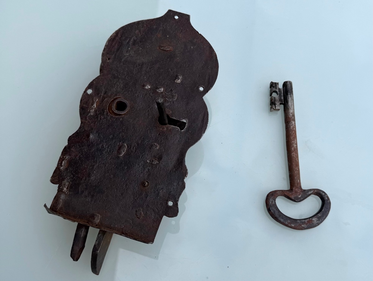 Grande serrure en fer forgé avec sa clé Ép. XVIIe / XVIIIe siècle-photo-3