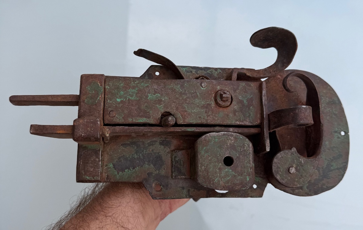 Grande serrure en fer forgé avec poignée d'origine  Ép. XVIIIe siècle-photo-3