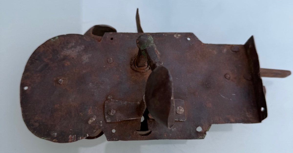 Grande serrure en fer forgé avec poignée d'origine  Ép. XVIIIe siècle-photo-4