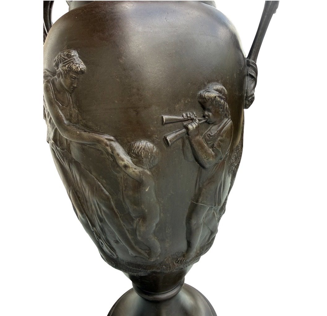 Grands Vases à  l’antique métal patiné « Les Métamorphoses d’Apulée »-photo-3