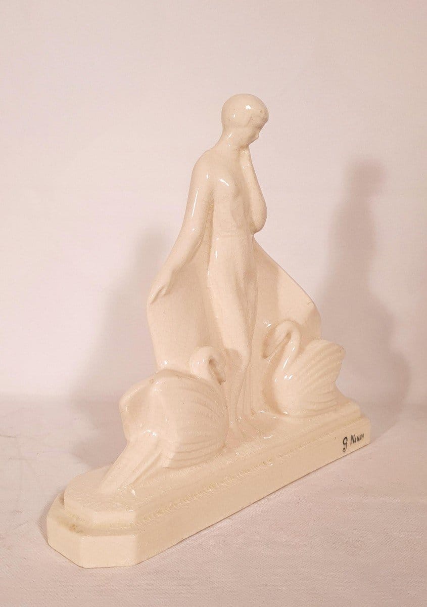 Sculpture Art Déco en céramique craquelée « Jeune femme aux cygnes » — Signée Gaston NININ-photo-5