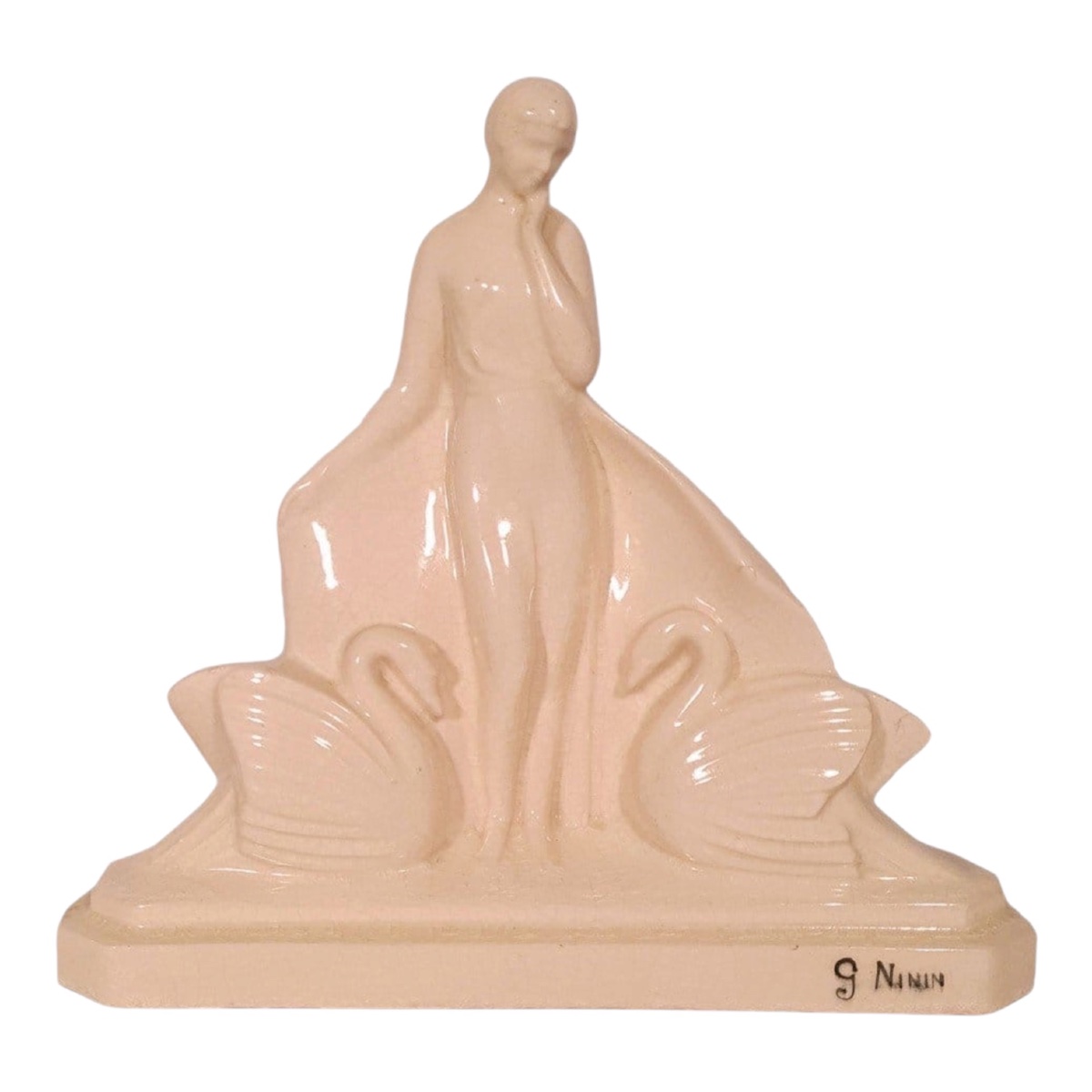 Sculpture Art Déco en céramique craquelée « Jeune femme aux cygnes » — Signée Gaston NININ