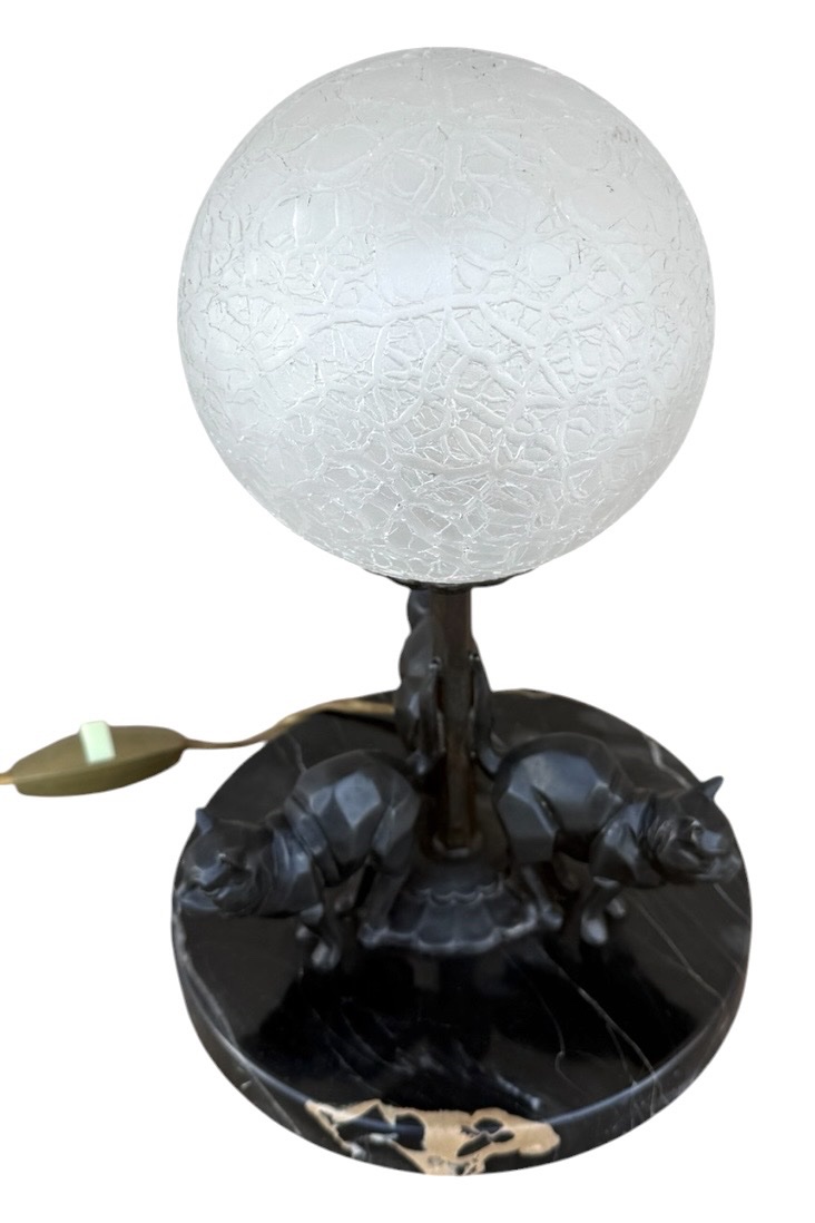 Art Deco Table Lamp Featuring Stylized Cats In Patinated Metal, With A Crackled Glass Globe In Porto Marble-photo-3