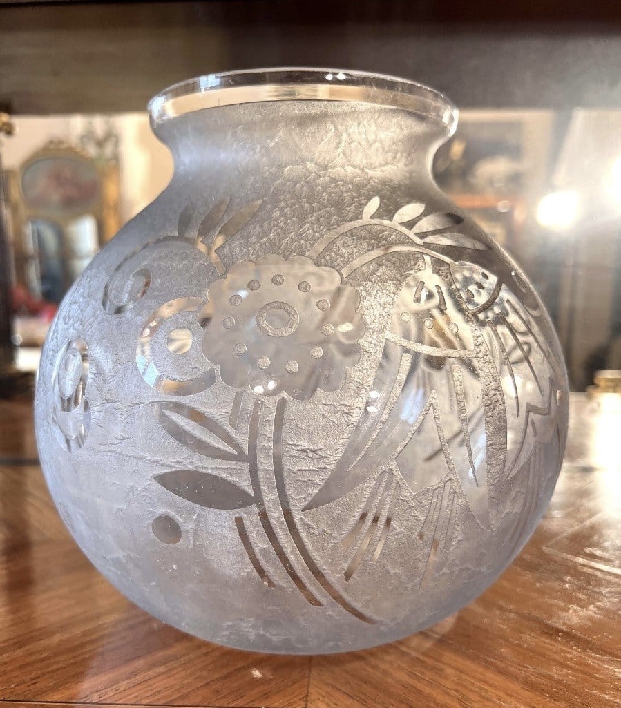 Vase boule Art Déco en verre givré gravé à motif floral  Signé Lorrain France-photo-3