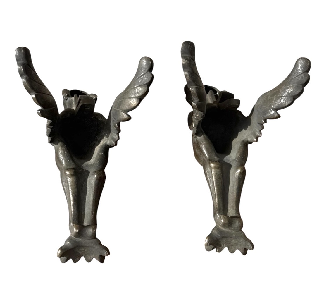 Paire de griffons ailés en bronze patiné, style  Empire – éléments décoratifs ou -photo-2