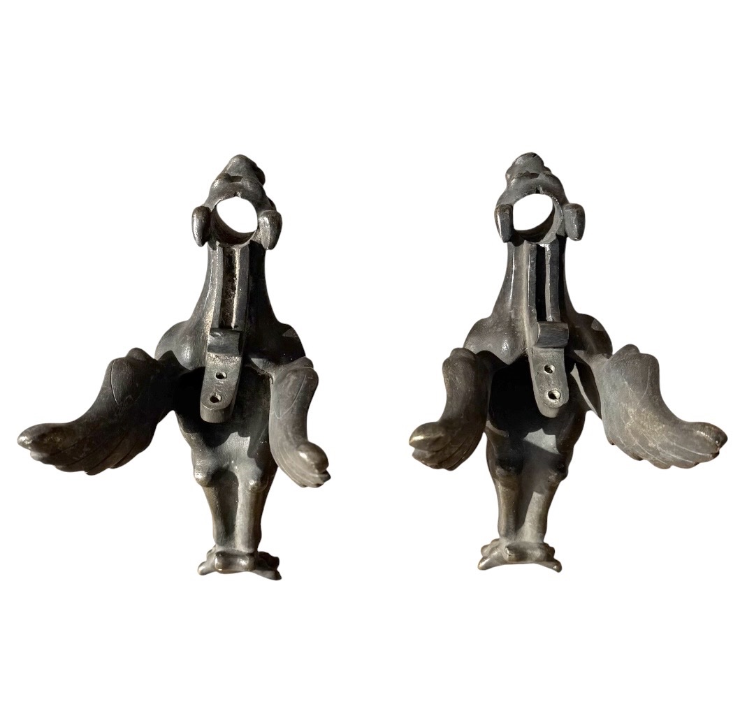 Paire de griffons ailés en bronze patiné, style  Empire – éléments décoratifs ou -photo-4