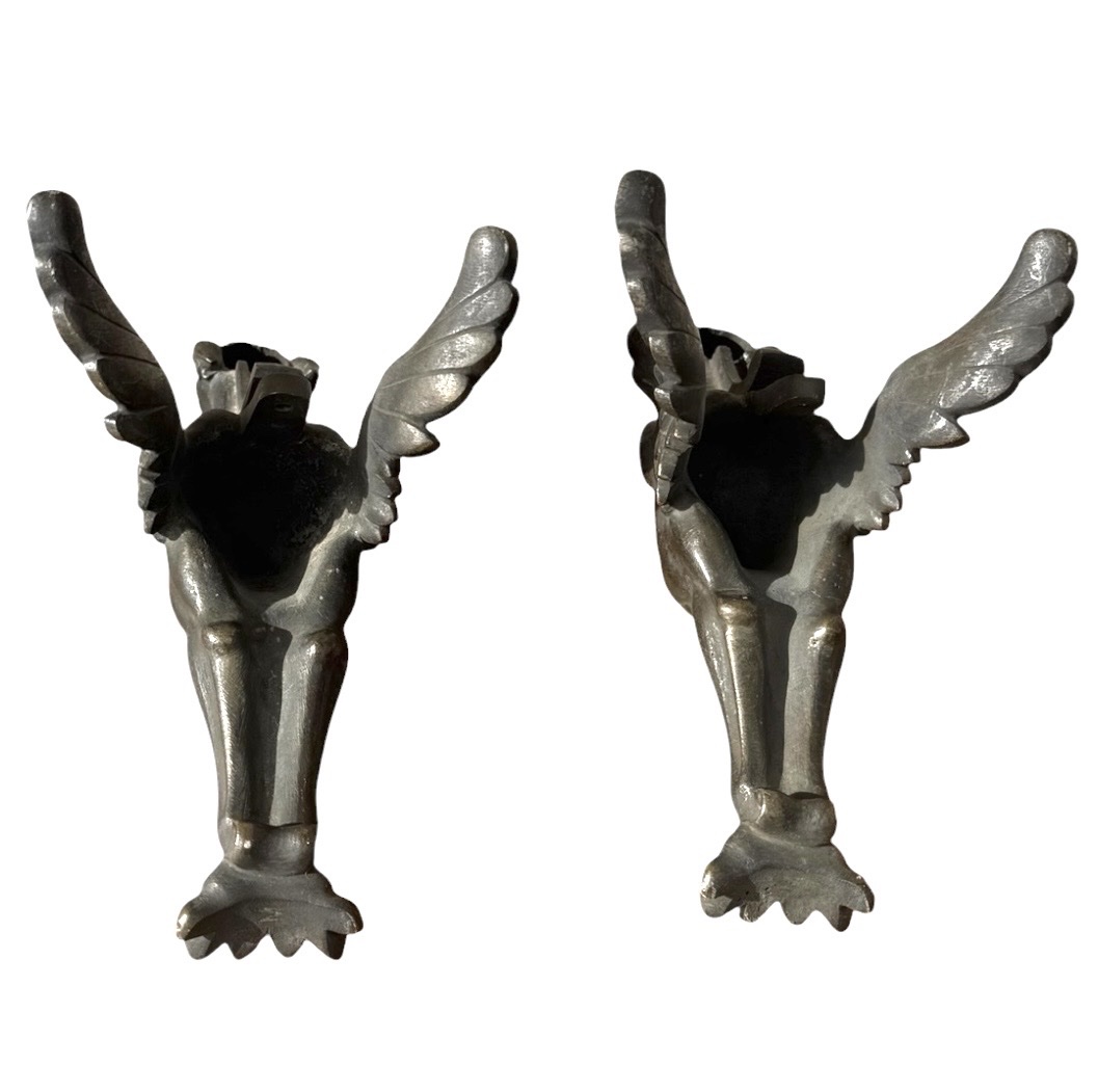 Paire de griffons ailés en bronze patiné, style  Empire – éléments décoratifs ou -photo-1