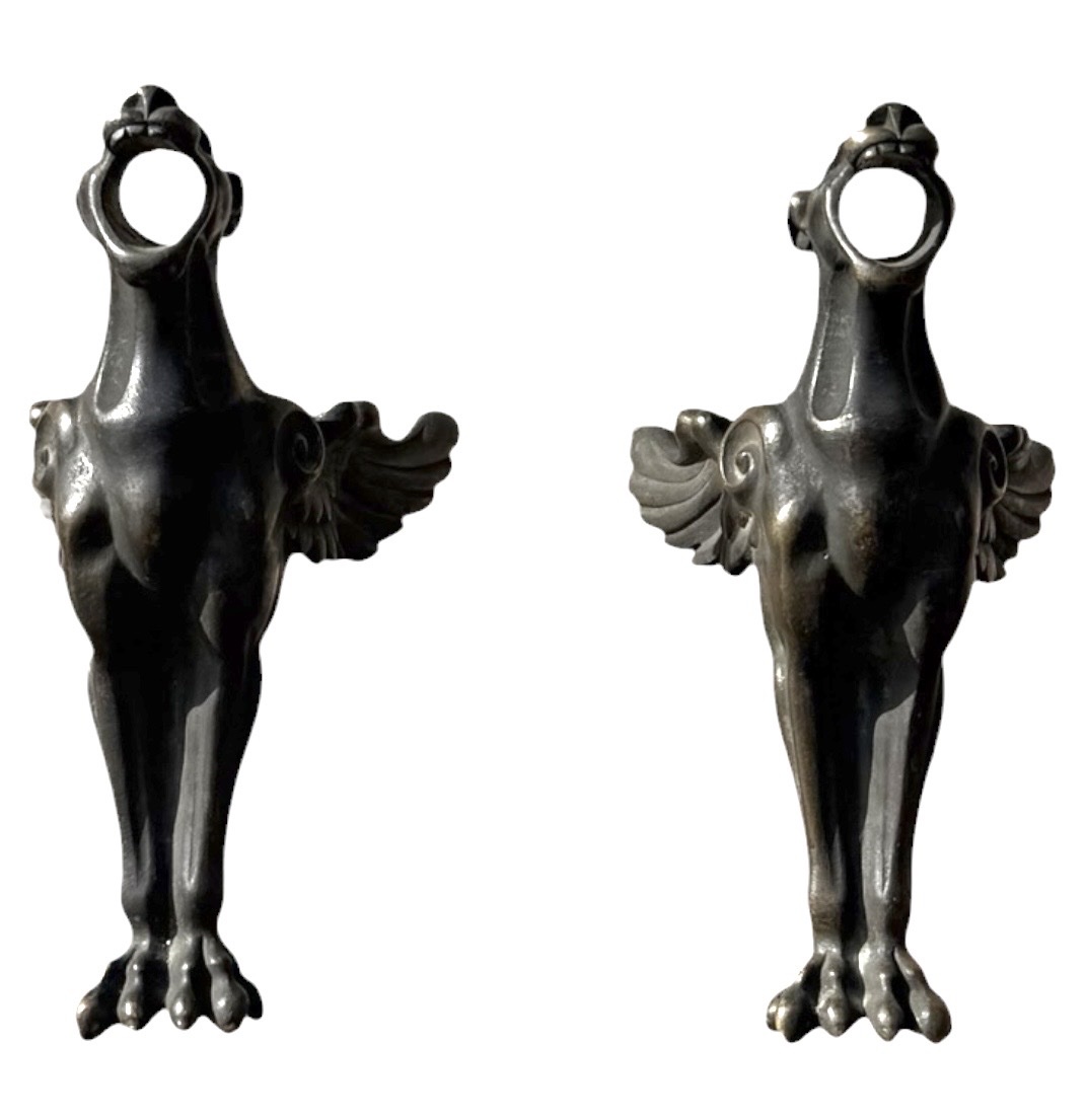 Paire de griffons ailés en bronze patiné, style  Empire – éléments décoratifs ou -photo-2