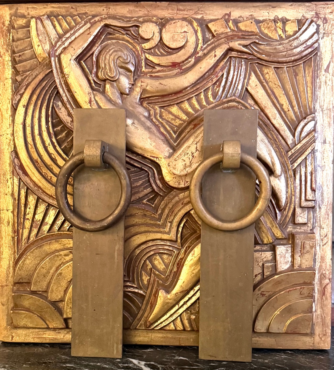 Deux grandes paires de poignées de tirage Art déco en bronze à anneaux mobiles, vers 1930