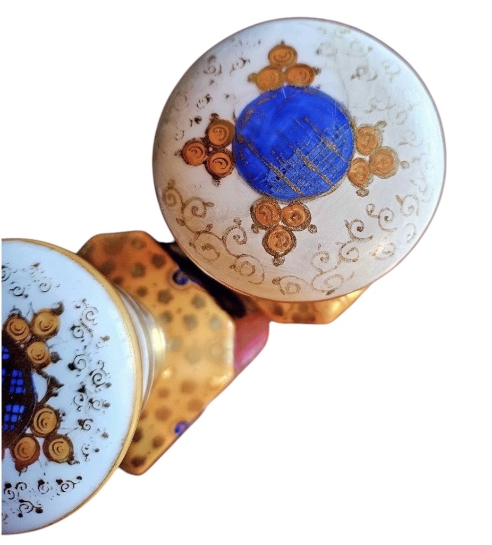PAIRE DE FLACONS À PARFUM PORCELAINE DE PARIS VERS 1830-photo-1