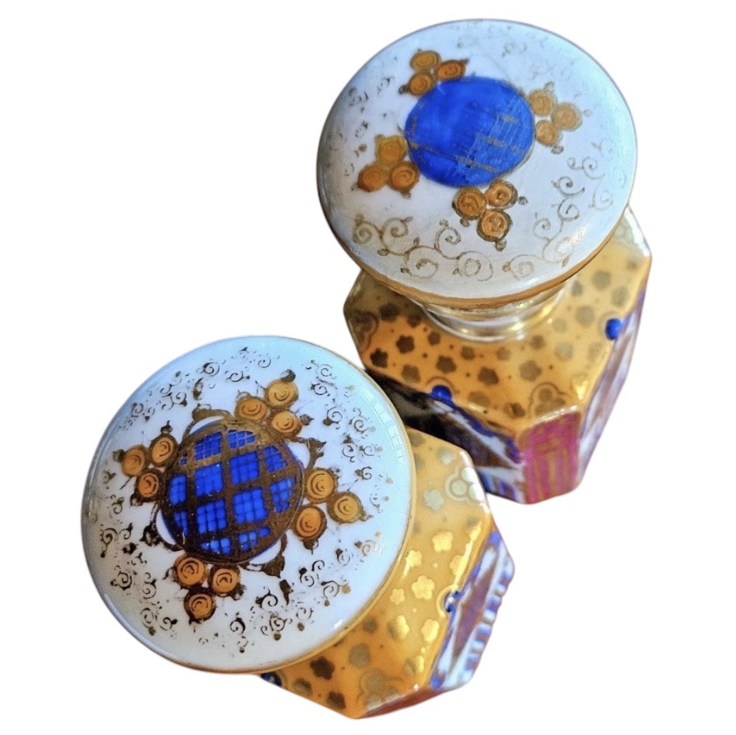 PAIRE DE FLACONS À PARFUM PORCELAINE DE PARIS VERS 1830-photo-2
