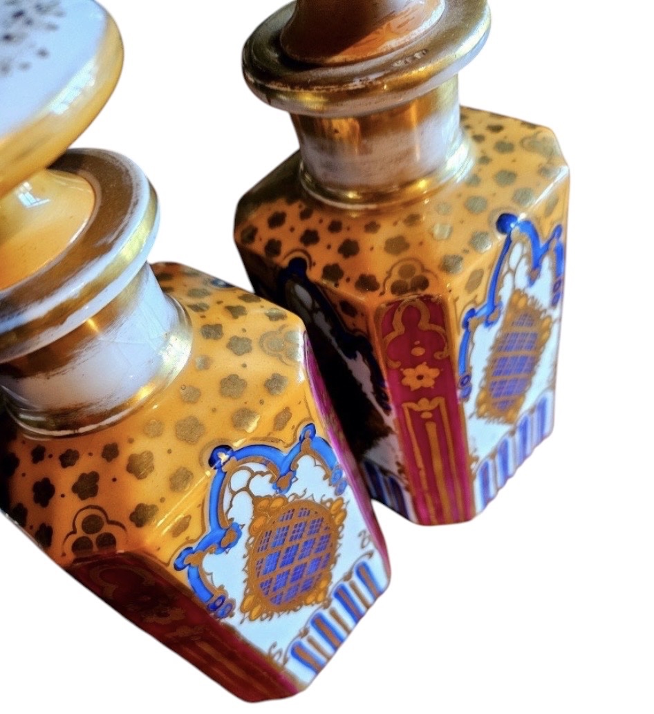 PAIRE DE FLACONS À PARFUM PORCELAINE DE PARIS VERS 1830-photo-3