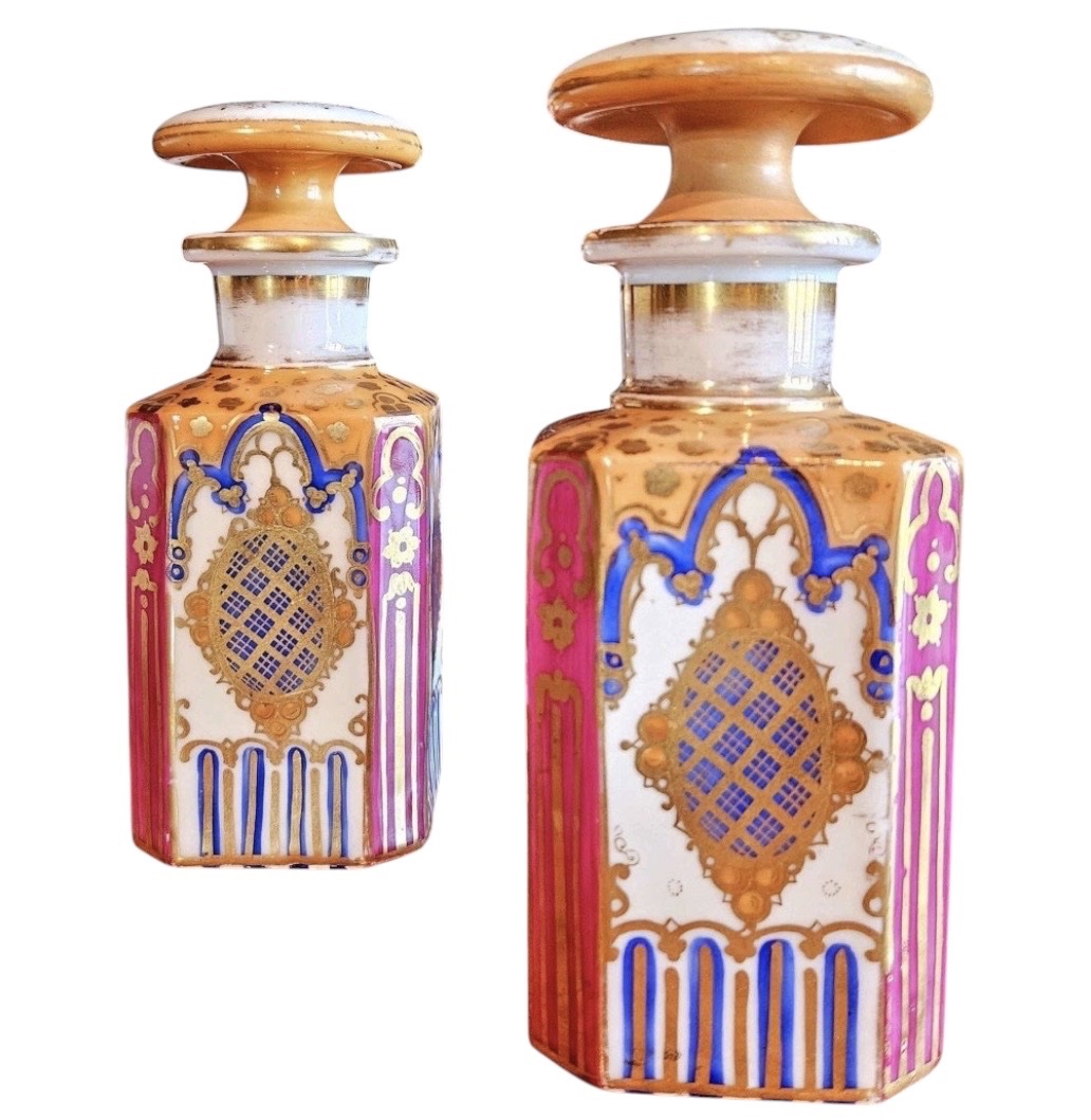 PAIRE DE FLACONS À PARFUM PORCELAINE DE PARIS VERS 1830