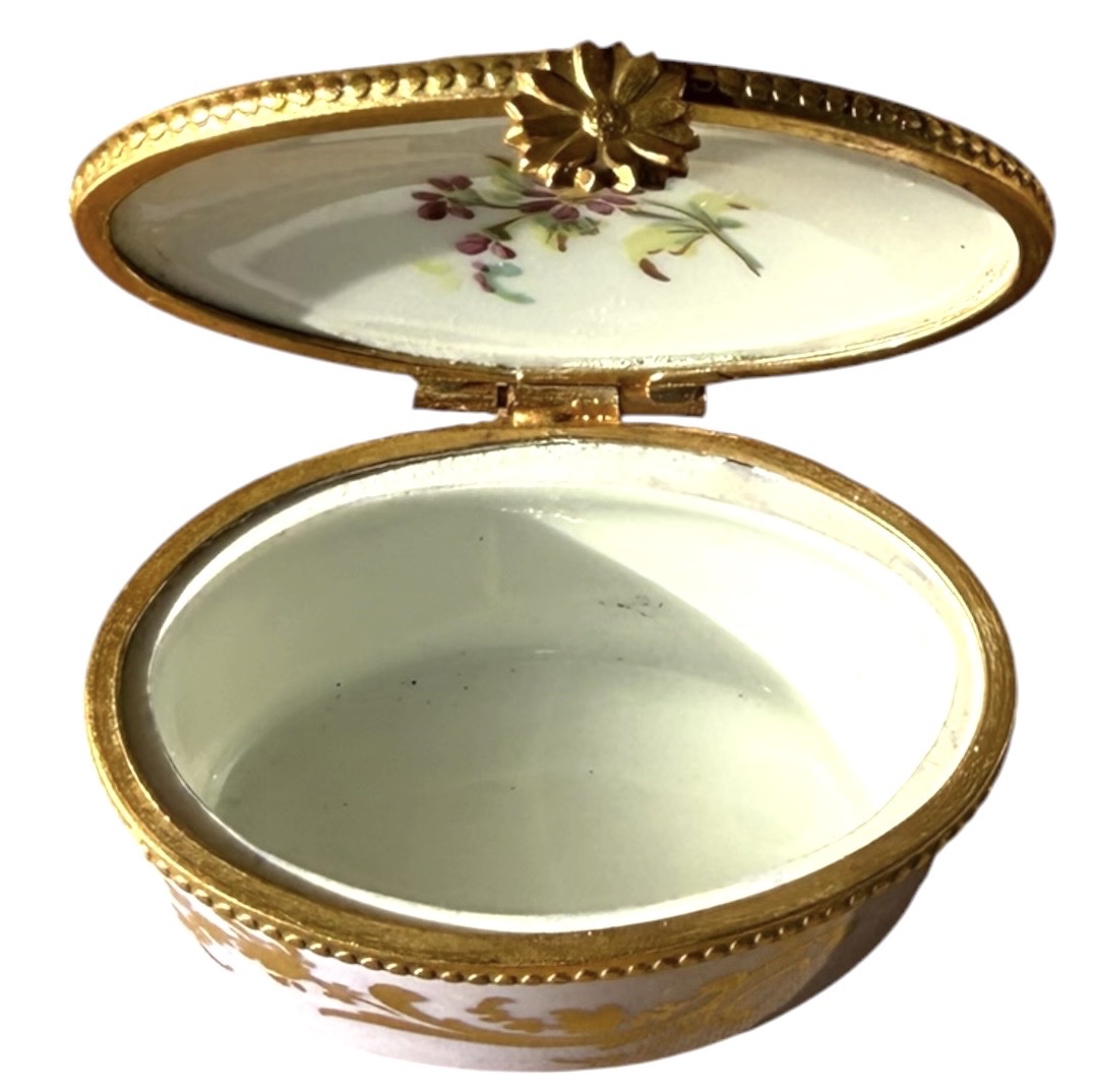 Petite boîte ovale en porcelaine peinte à la main, monture en laiton doré-photo-4