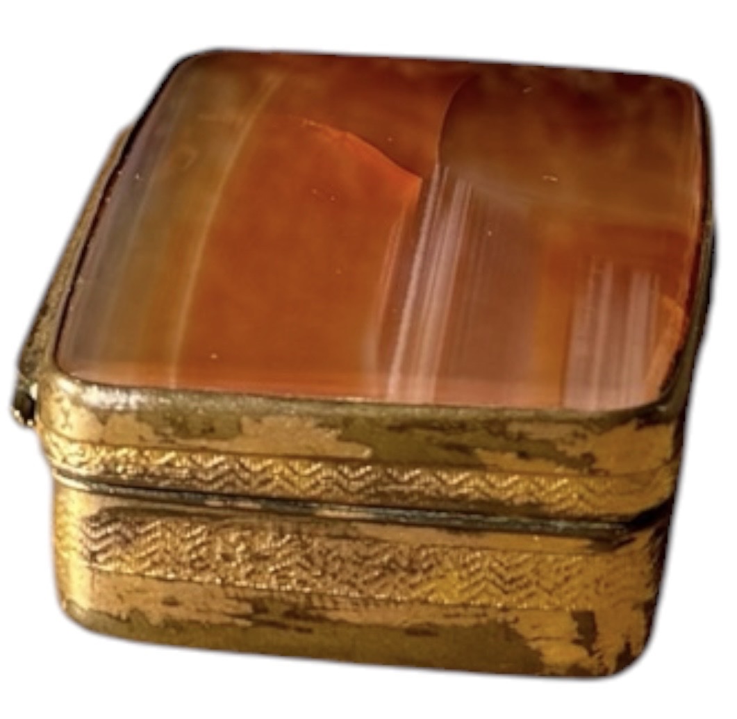 Box Made Of Ribbon-patterned Agate, With A Guilloché-engraved Gold-plated Brass Setting-photo-2