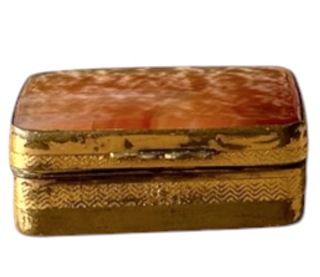 Box Made Of Ribbon-patterned Agate, With A Guilloché-engraved Gold-plated Brass Setting-photo-3