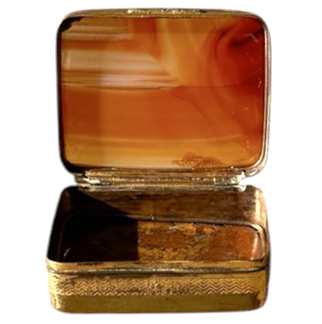 Box Made Of Ribbon-patterned Agate, With A Guilloché-engraved Gold-plated Brass Setting-photo-4