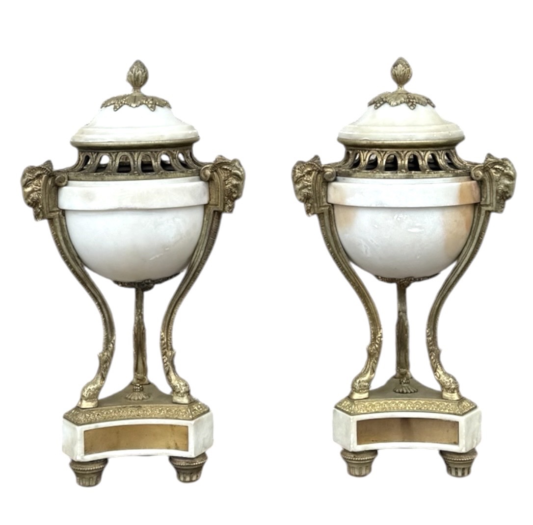 Brûle-parfums en athénienne XIXe marbre blanc et bronze doré