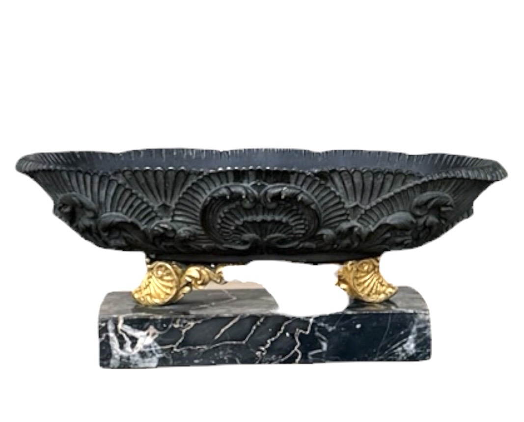 Coupe navette vers 1820 en bronze patiné et doré au mercure sur marbre-photo-2