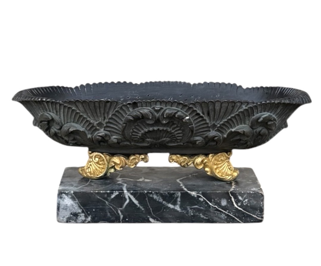 Coupe navette vers 1820 en bronze patiné et doré au mercure sur marbre-photo-5