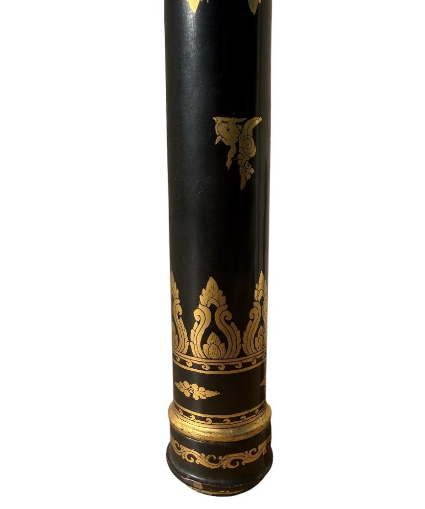 Étui cylindrique en laque noire rehaussé de dorures, d’inspiration thaïlandaise -photo-3
