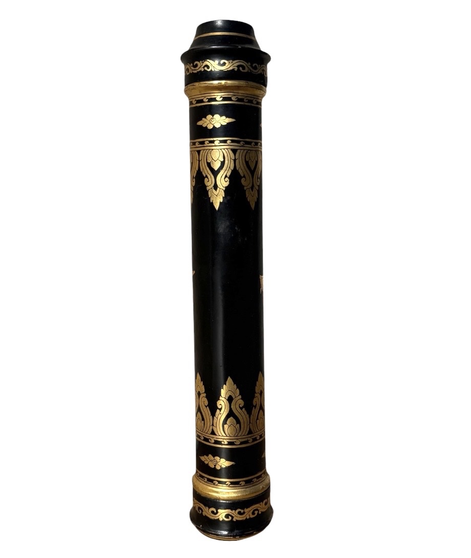 Étui cylindrique en laque noire rehaussé de dorures, d’inspiration thaïlandaise -photo-5