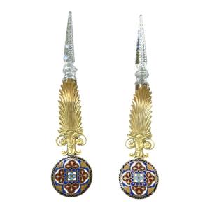 Ornements muraux en bronze doré, émail cloisonné et cristal taillé