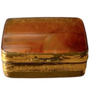 Box Made Of Ribbon-patterned Agate, With A Guilloché-engraved Gold-plated Brass Setting