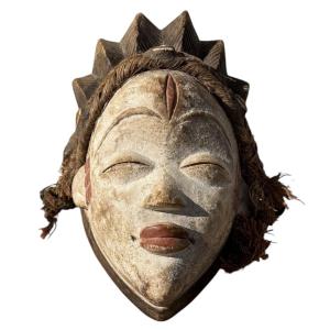 Masque africain de style Punu (Gabon)