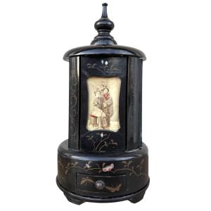 Japanese "meiji Geishas" Cigar Humidor, Made Of Black Lacquered Wood And Mother-of-pearl
