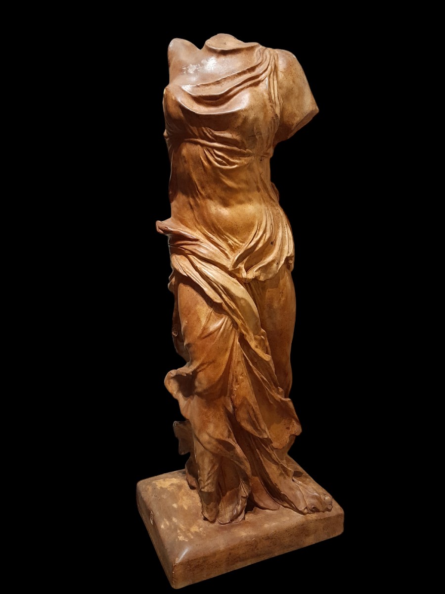Sculpture De La Victoire De Samothrace