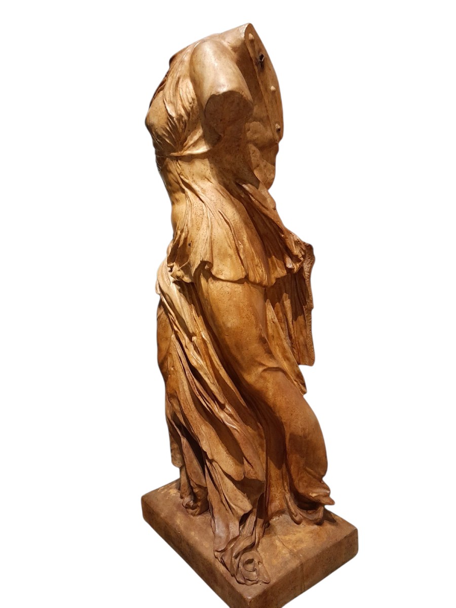 Sculpture De La Victoire De Samothrace