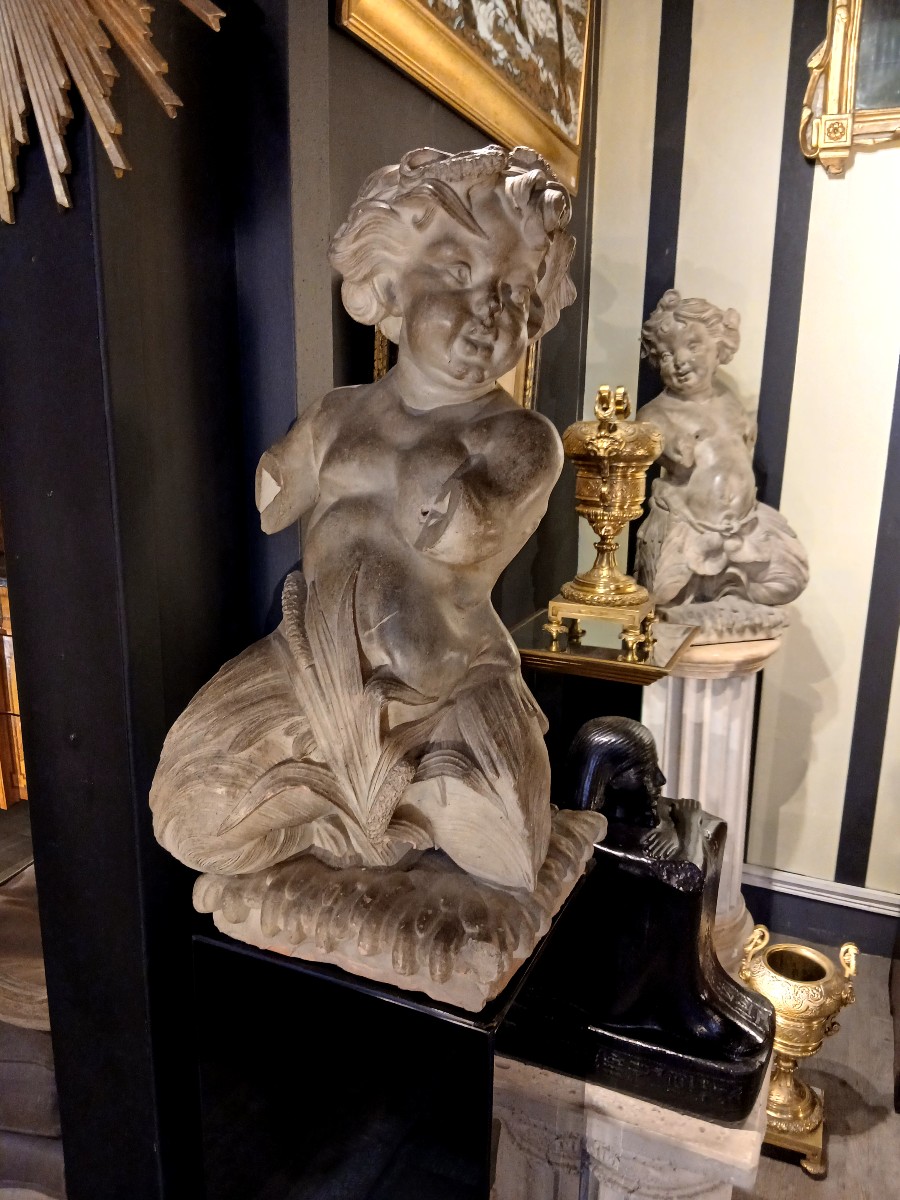 Pair Of Angels In Sculpture