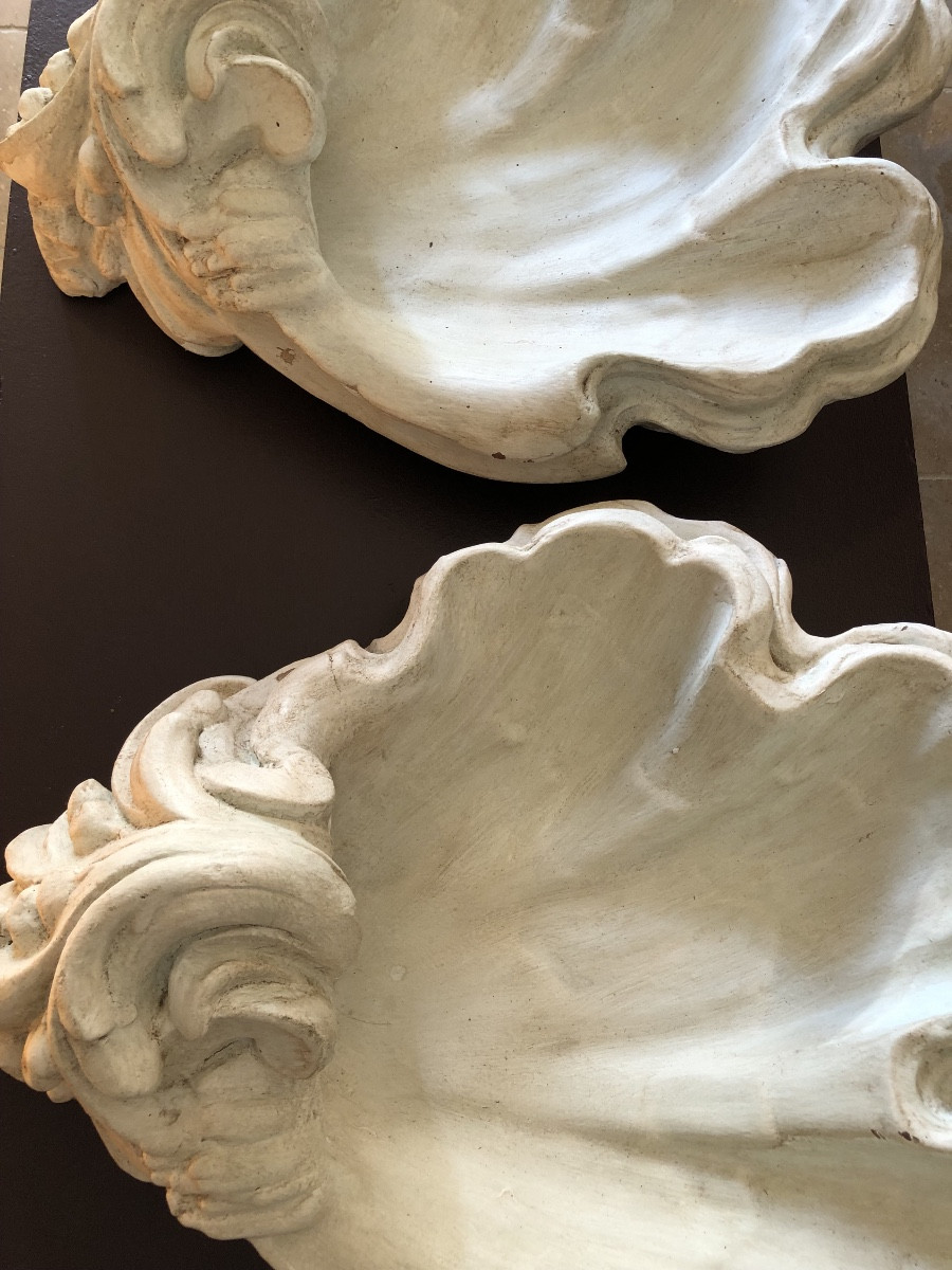 Importante paire d’appliques en plâtre de style rocaille -photo-3