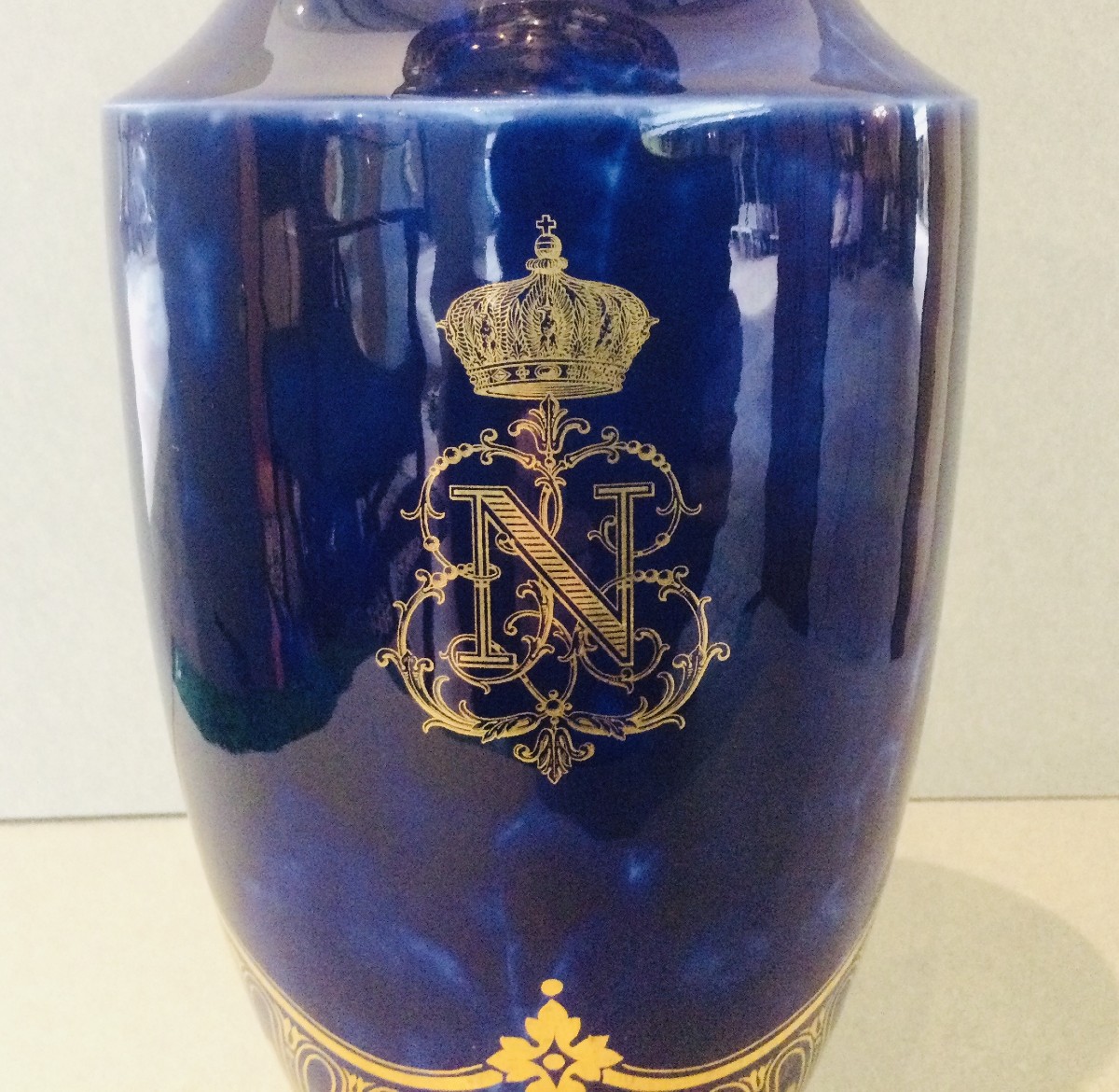 Vase en porcelaine avec du chiffre de l'empereur Napoléon III.-photo-3