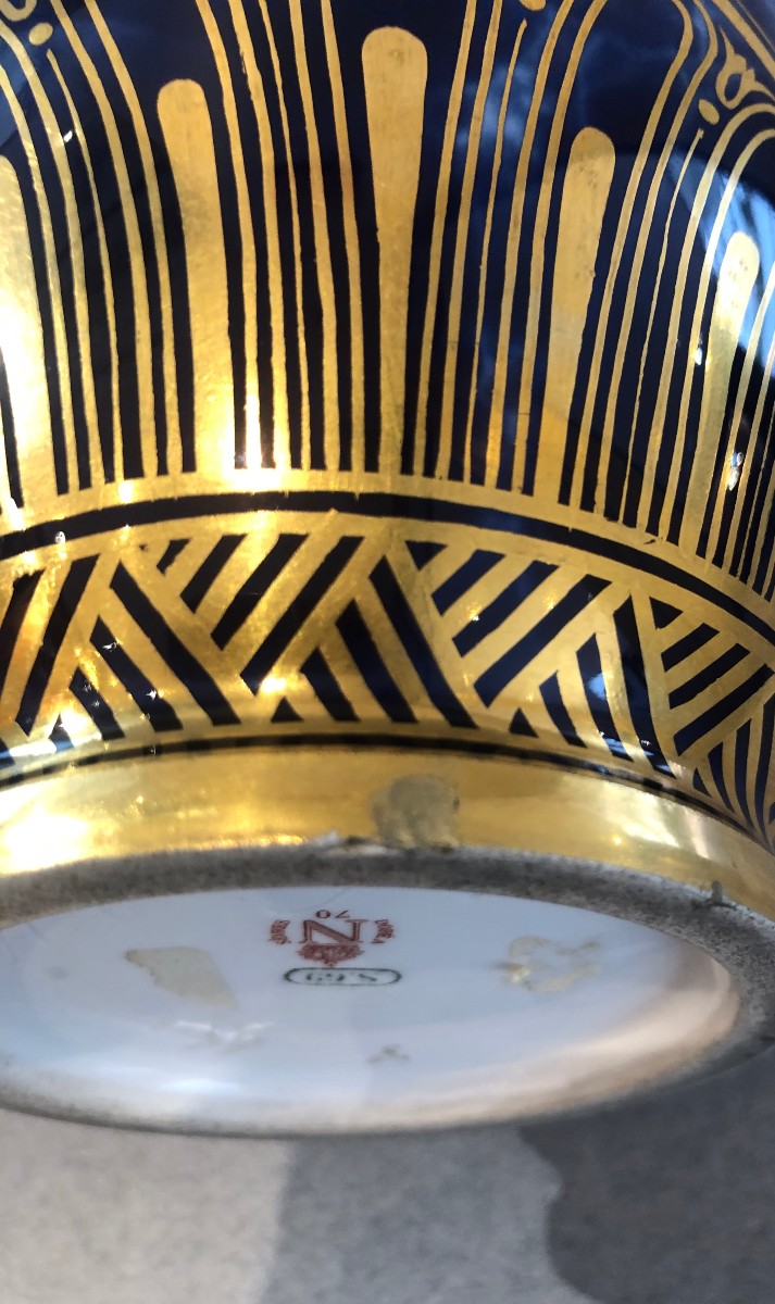 Vase en porcelaine avec du chiffre de l'empereur Napoléon III.-photo-4