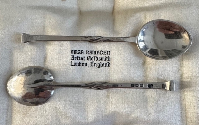 Arts & Crafts desing  - Omar Ramsden,  12 cuillères à café en argent et pince à sucre 1922-photo-4