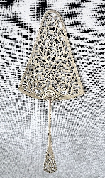 Une pelle à servir , fabriquée à Londres en 1778 par Hester Bateman-photo-2