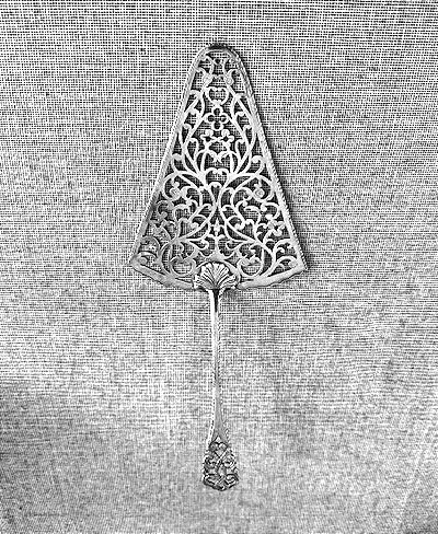 Une pelle à servir , fabriquée à Londres en 1778 par Hester Bateman