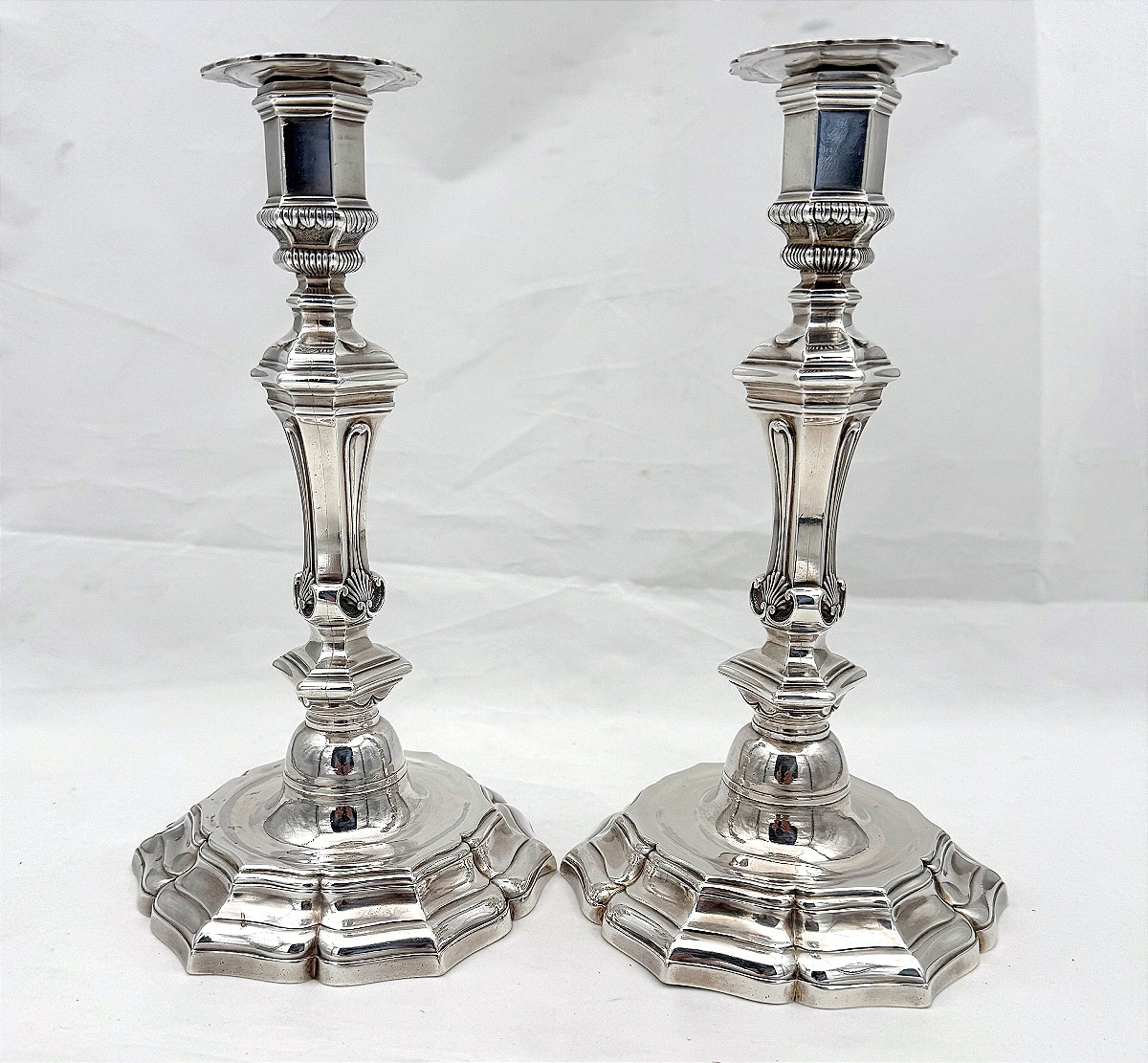 Paire de flambeaux  en argent, Avignon,  vers 1730